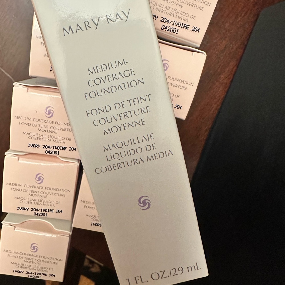 Mary Kay Medium-Coverage Foundation - Ivory 204- lot of 10